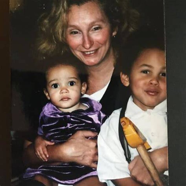 Deborah Elizabeth Sawyer, Doja Cats Mom Age, Instagram, Wikipedia, Paintings, Movies, Net Worth