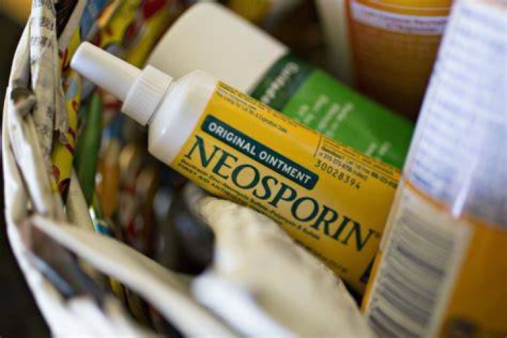 Do wounds heal faster with Neosporin?