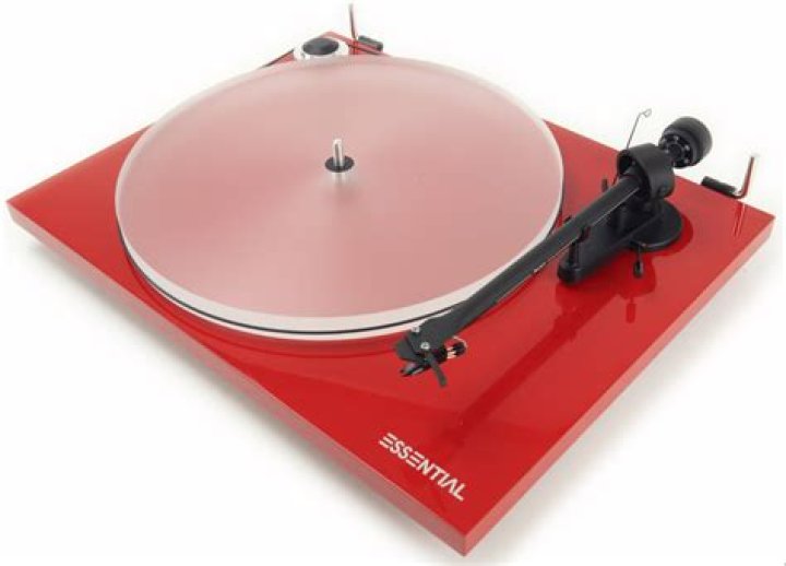 Does pro-ject essential III have preamp?
