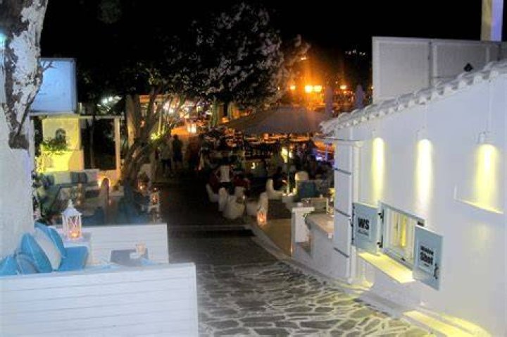 Does Skiathos have nightlife?