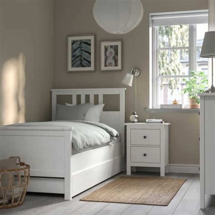 Does the hemnes bed come in white?