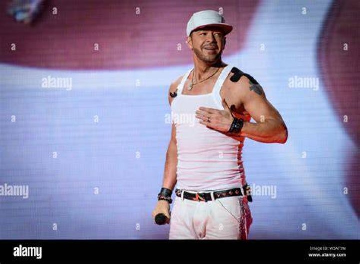 Donnie Wahlberg's Boy Band: A Blast From The Past