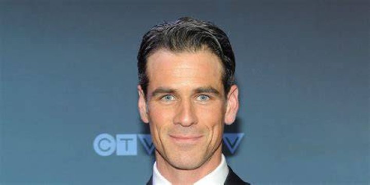 Eddie Cahill Net Worth, Income, Salary, Earnings, Biography correo