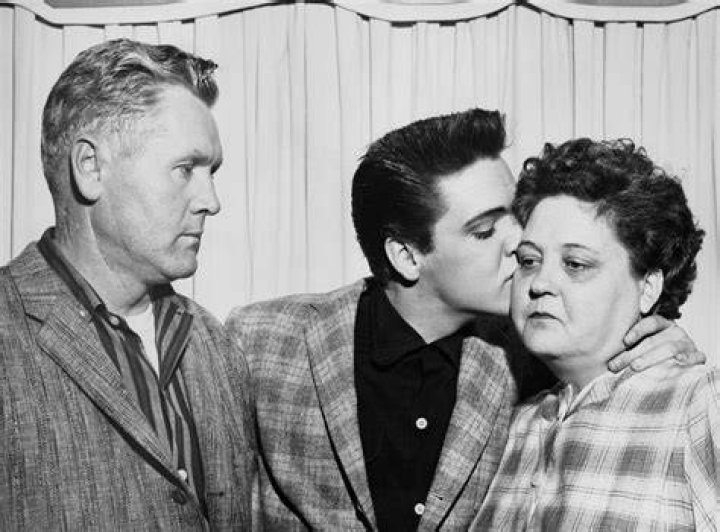 Elvis Presley schwor, Mutter ein Zuhause zu kaufen, als sie sich ein