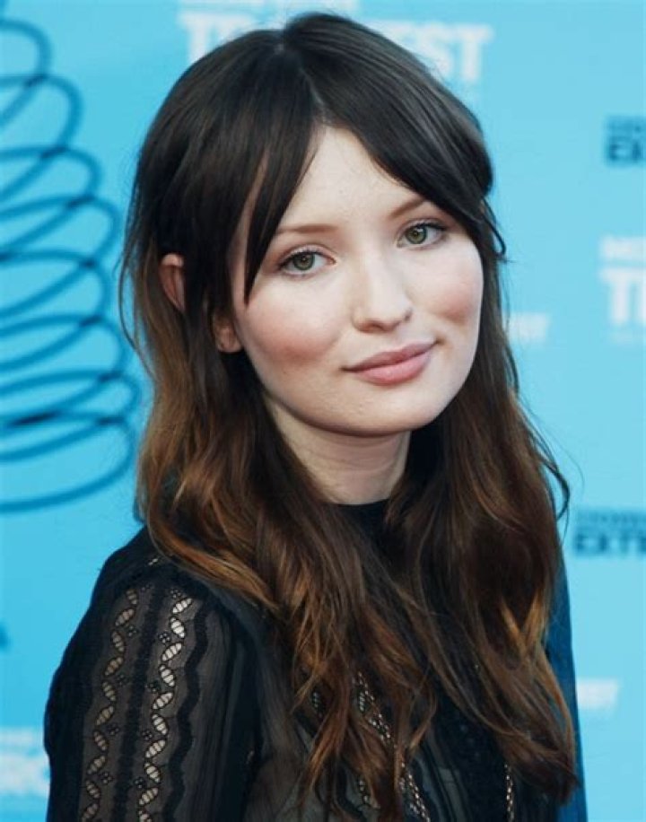 Emily Browning Age, Height, Early Life, Career, Spouse & Net Worth
