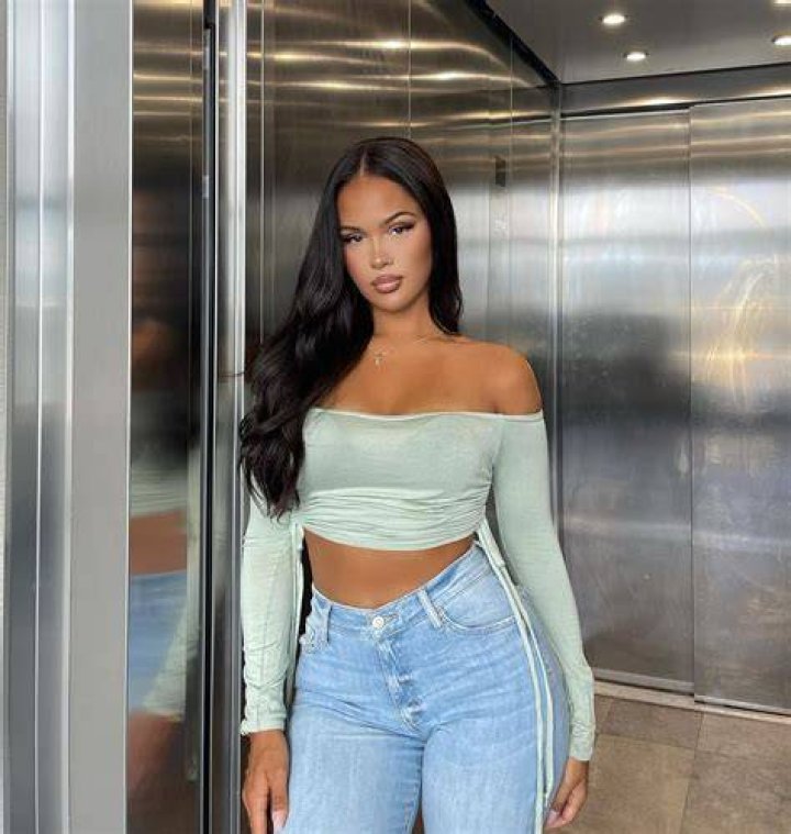 EMMA HALLBERG posted on Instagram “fashionnova fit 🖤 it’s cool, my