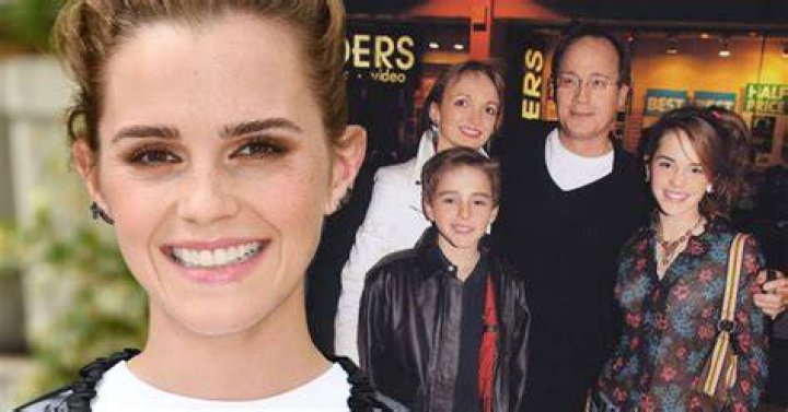 Emma Watson With Her Mom Famous Nipple