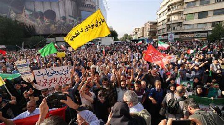En Iran, des écolières manifestent et défient la répression The Times