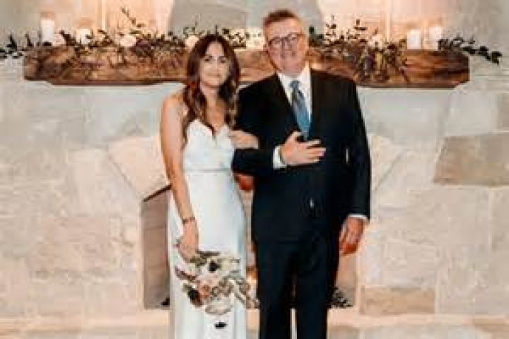 Eric Stonestreet on Why He Proposed to Fiancée Lindsay Schweitzer