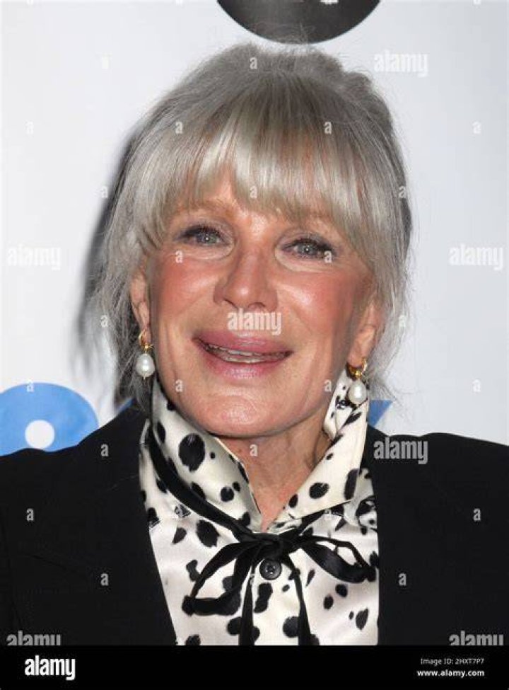 &Eta; Linda Evans &sigma;ή&mu;&epsilon;&rho;&alpha; &delta;&epsilon;&nu; &theta;&upsilon;&mu;ί&zeta;&epsilon;&iota; &sigma;&epsilon; &tau;ί&pi;&omicron;&tau;&alpha; &tau;&eta;&nu; &laquo;&Kappa;&rho;ί&sigma;&tau;&alpha;&lambda;&raquo; &pi;&omicron;&upsilon; &xi;έ&rho;&alpha;&mu;&epsilon;