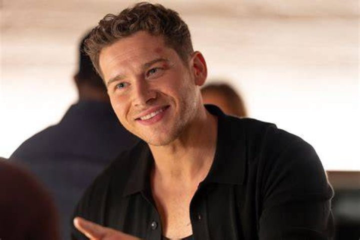Exploring Privacy And Boundaries In Oliver Stark's Marriage