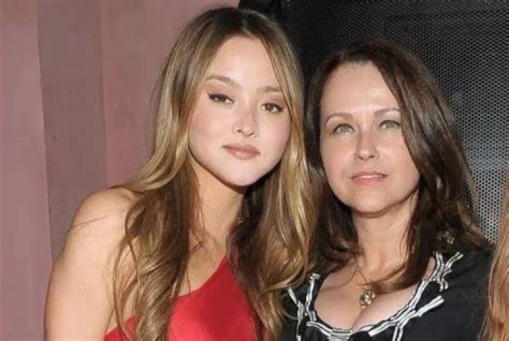 Facts about Devon Aoki's mother ·