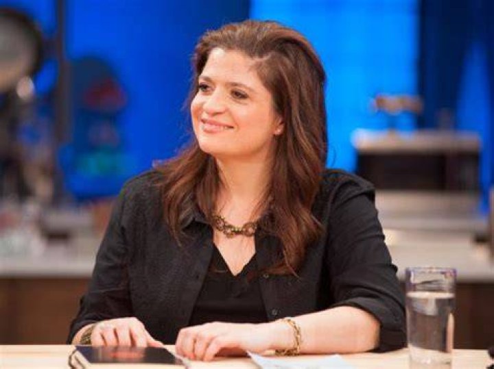 Food Network star Alex Guarnaschelli announces her engagement to