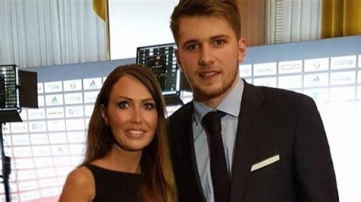 FOTO Ne le Mirjam, tudi babica navdu&scaron;uje! Poglejte kako dobro izgleda