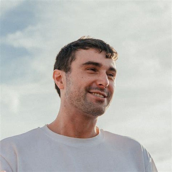 Get to know Fred Again, the sampleheavy producer turning nights out