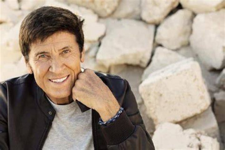 Gianni Morandi chi &egrave; carriera vita privata del cantante e attore