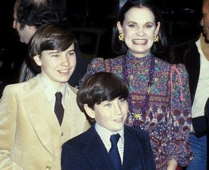 Gloria Bio, Age, Divorce, Kids, Plastic Surgery, CNN, Salary