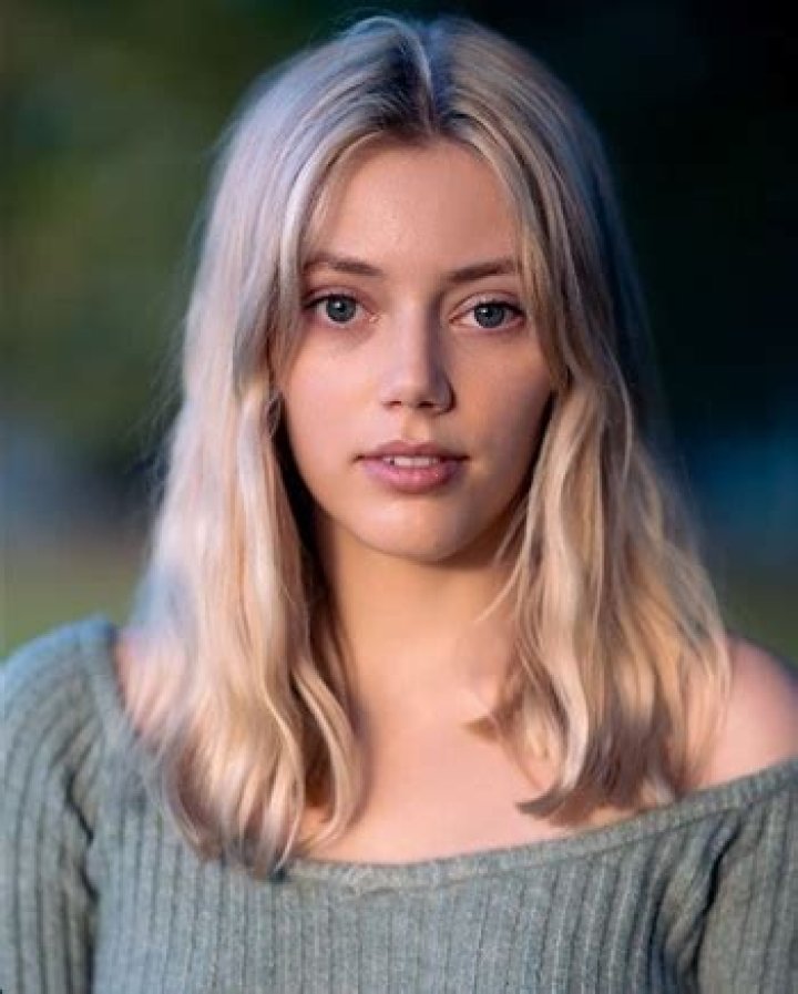 Grace Van Dien Age, Net Worth, Boyfriend, Family, Height and Biography