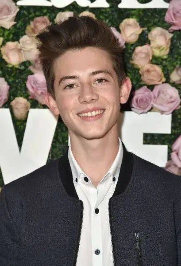 Griffin Gluck Biography, Age, Height, Girlfriend, Net Worth