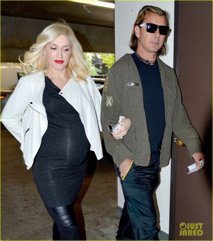 Gwen Stefani Reveals baby bump Mirror Online