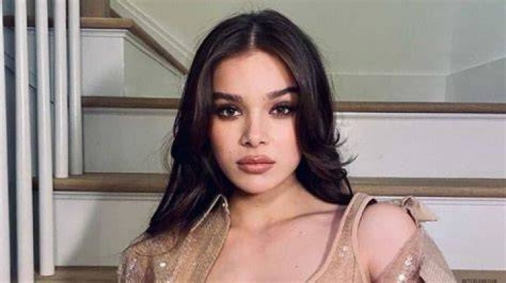 Hailee Steinfeld Net Worth (2021), Height, Age, Bio and Facts