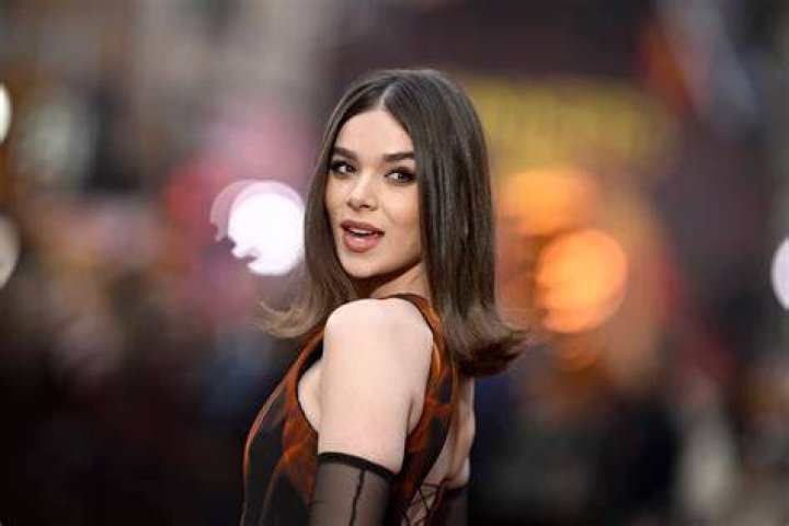 Hailee Steinfeld Net Worth Plenty Of Cheddar
