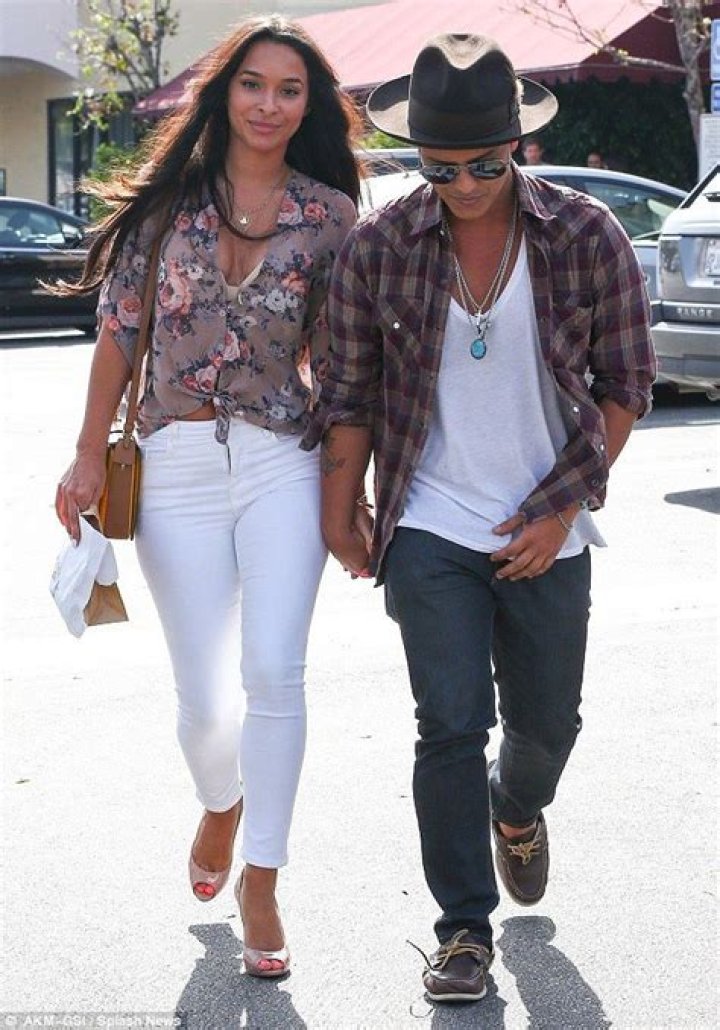 Handsome pair! Bruno and Jessica began dating in 2011 and live together