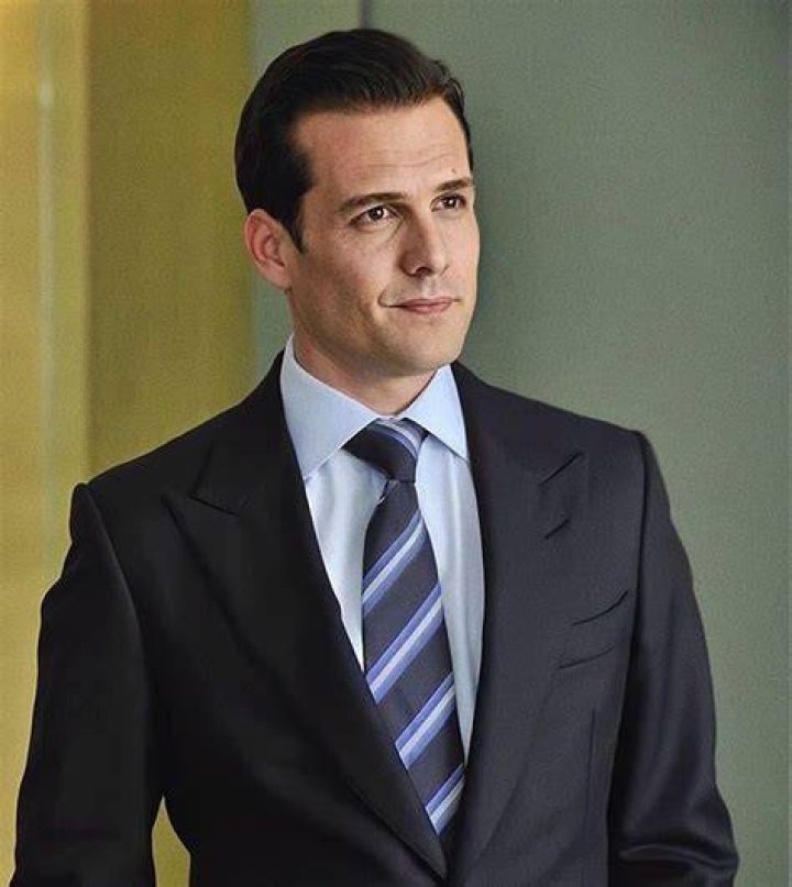 Harvey Specter Age Season 1