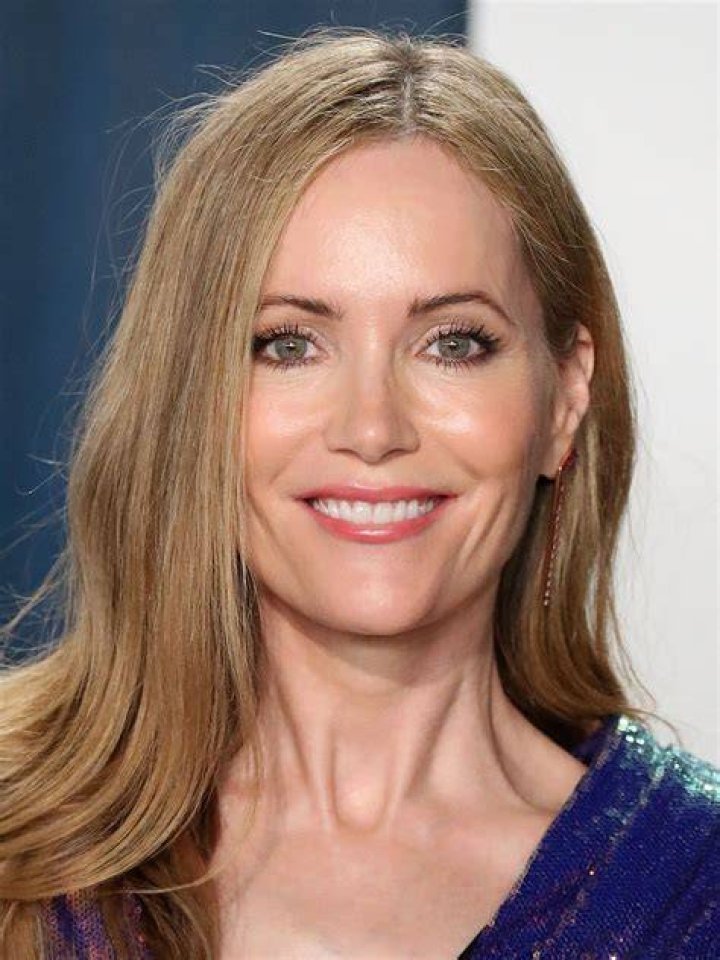 How Leslie Mann's Daughters Maude and Iris Affect Her Fashion Choices