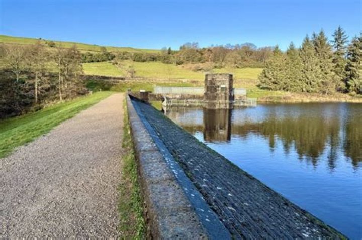 How long is the walk around Cod Beck Reservoir?