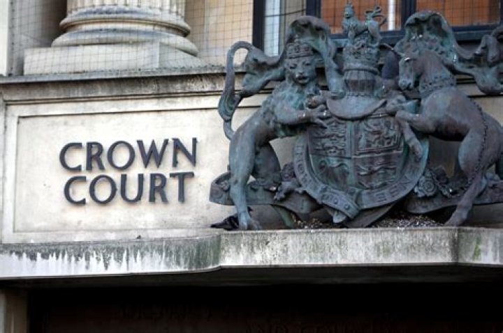How many crown courts are there in the UK?