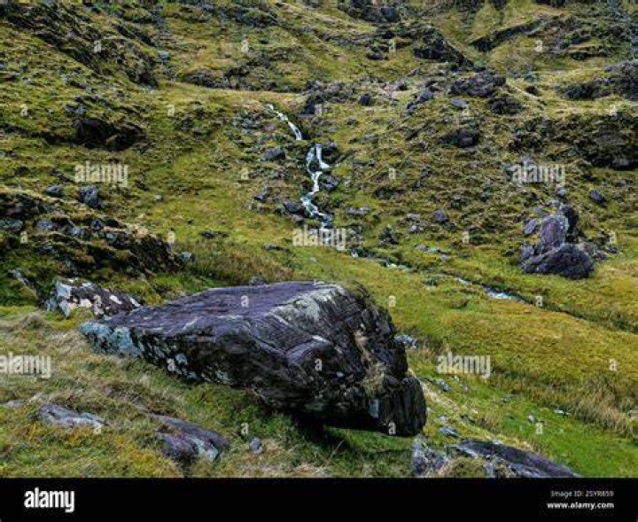 How many have died on carrauntoohil?