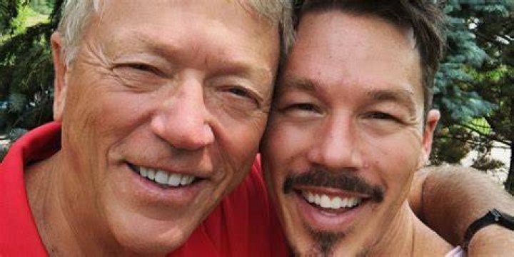 How Many Siblings Has David Bromstad? Who Are They?
