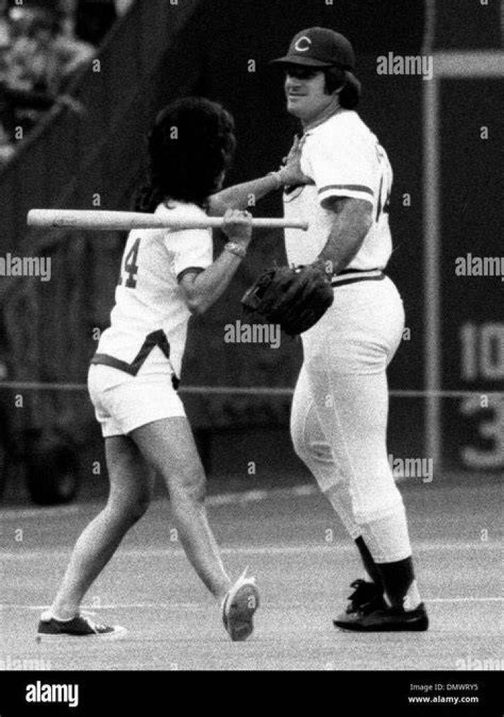 How Old Is Pete Rose Wife?