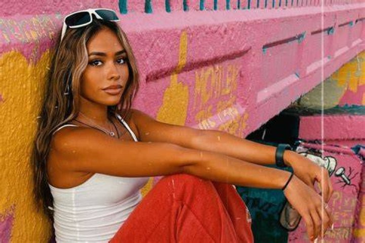 How old is Ximena Saenz?