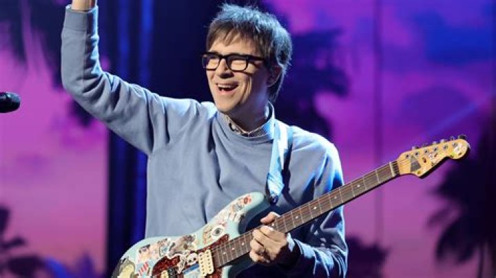 How Tall Is The Weezer Frontman?