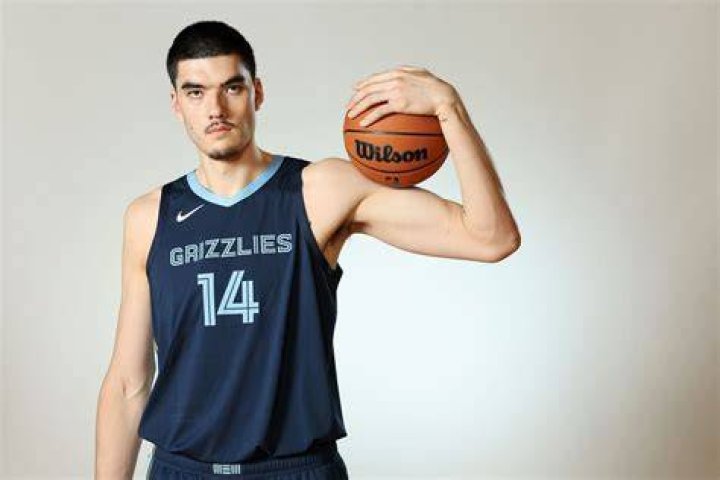 How Tall Is Zack Edey's Dad?