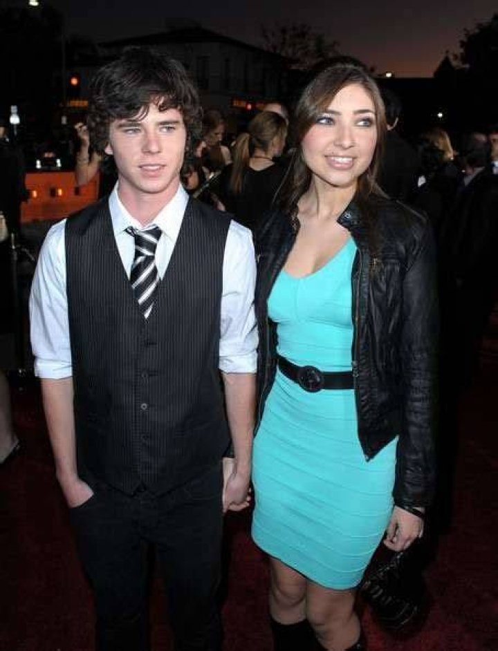 Is Charlie McDermott married to Sara Rejaie? Age, Height, Wiki