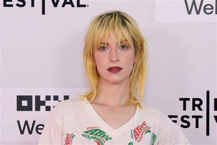 Is Hayley Williams Gay? The Truth About The Paramore Singer’s Sexuality