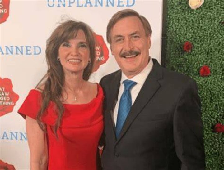 Is Kendra Reeves still married to Mike Lindell?