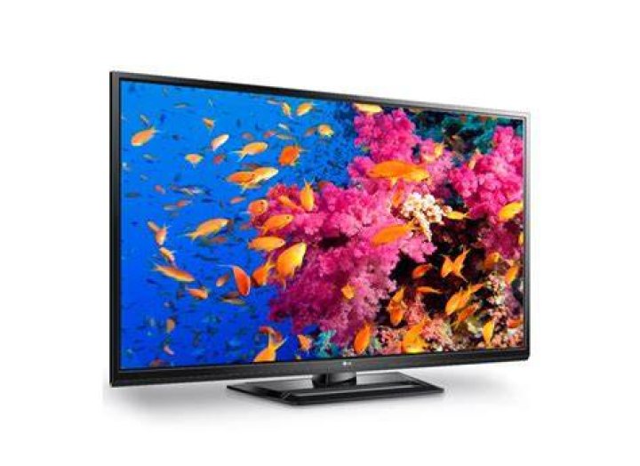 Is LG 50PA4500 a smart TV?