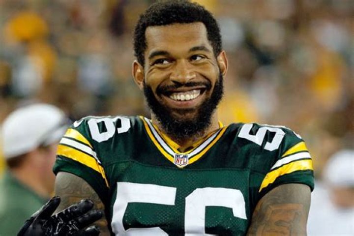 Is NFL Julius Peppers Married or Engaged and Who Is His Wife or Fiance?