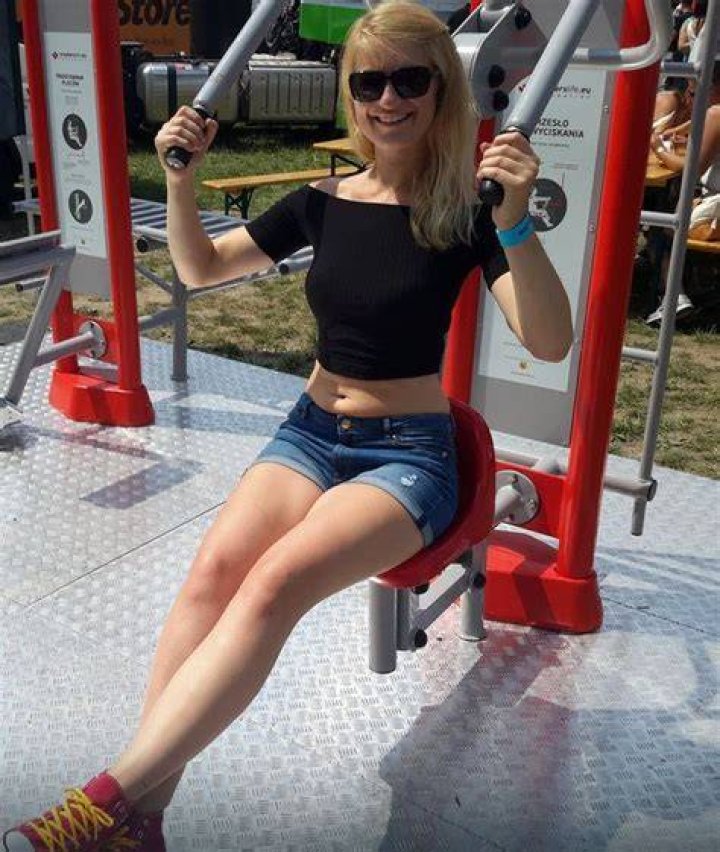 iwona blecharczyk Pesquisa Google Claudia Black, Sporty, Crop Tops