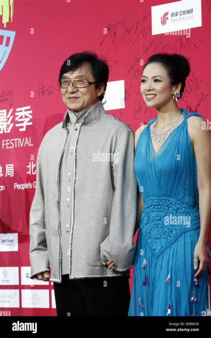 JACKIE CHAN WITH HIS WIFE WHEN NEWLY MARRIED😇😇 Jackie chan, Bruce lee