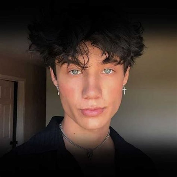 Jaden Hossler Age, Parents, Net Worth, Height, Girlfriend & All Facts