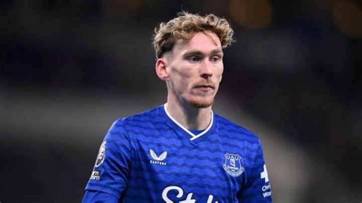 James Garner Everton set to win race for Manchester United midfielder