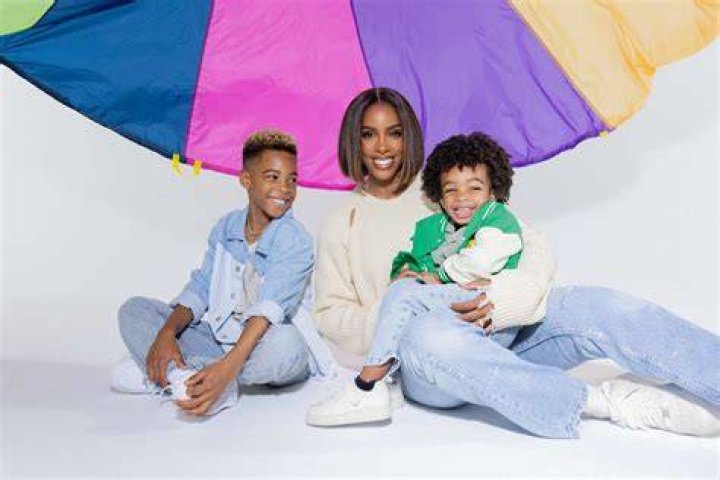 Janelle Mone family, husband, children, parents, siblings