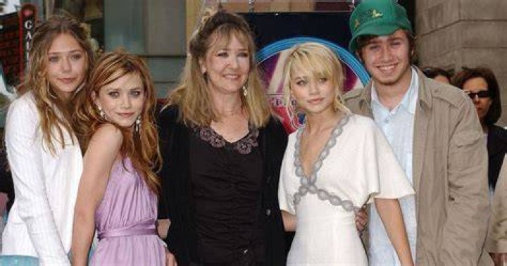 Jarnette Olsen And Ashley Olsen's Mother-Daughter Bond