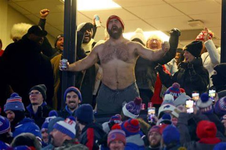 Jason Kelce, Buffalo'daki ChiefsBills playoff maçında dikkatleri