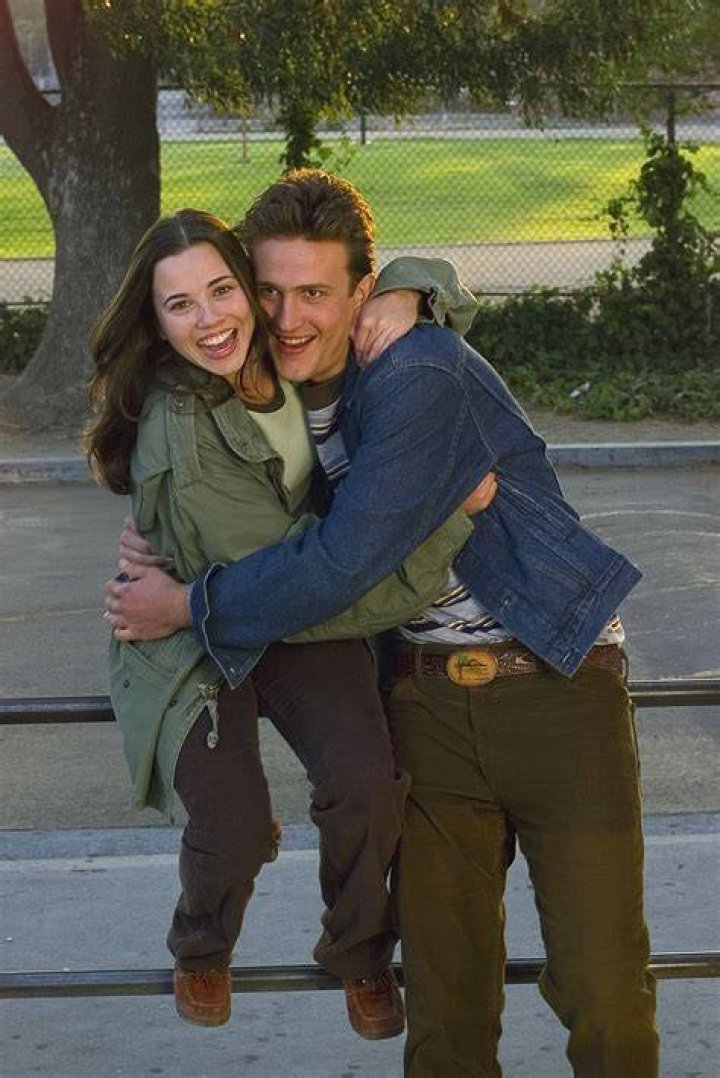 Jason Segel and Linda Cardellini Is There a TV Costar Curse? 30
